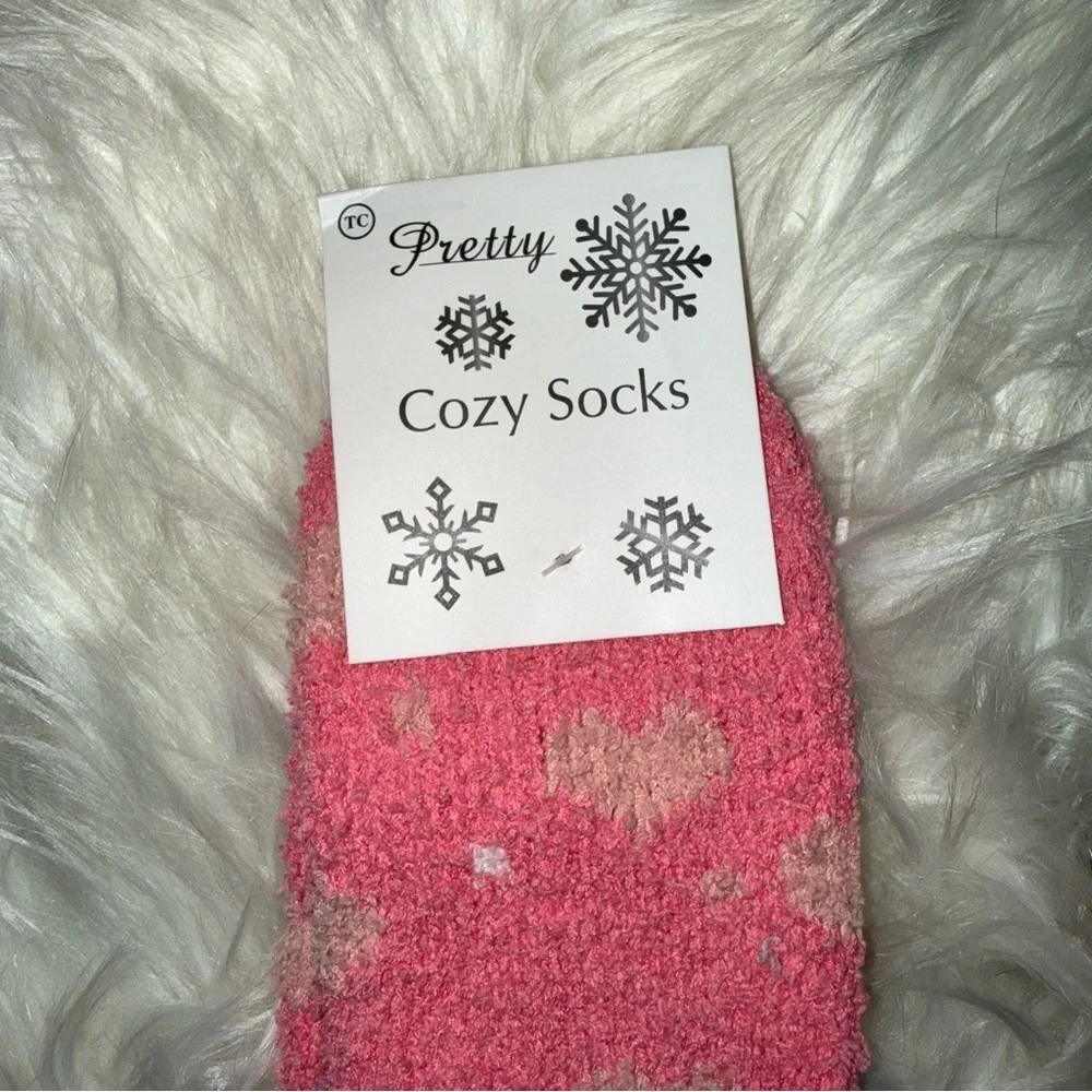 ✨✨5/$10✨✨ Pink Cozy Socks with Heart and Llama Design